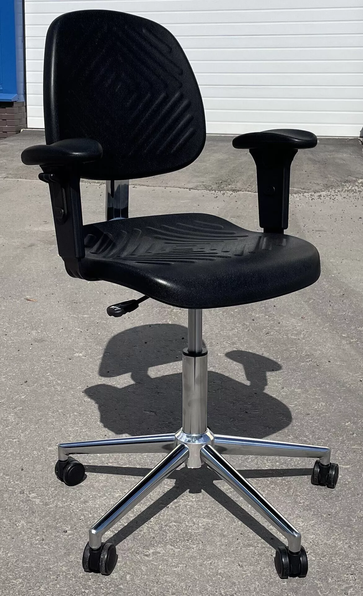 Купить  КР-12(1) Кресло с полиуретановыми сиденьем и спинкой на газ лифте КР-12(1) INMEDIX по лучшей цене с доставкой - интернет-магазин Прогрессивные решения